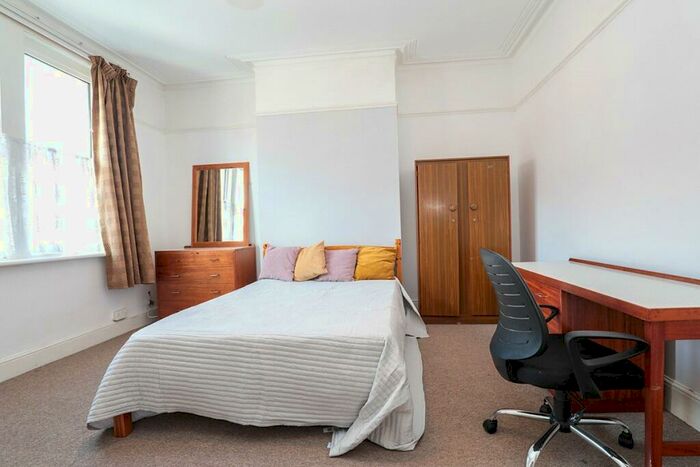 5 Bedroom House To Rent In Highland Road, Southsea, Hampshire, PO4