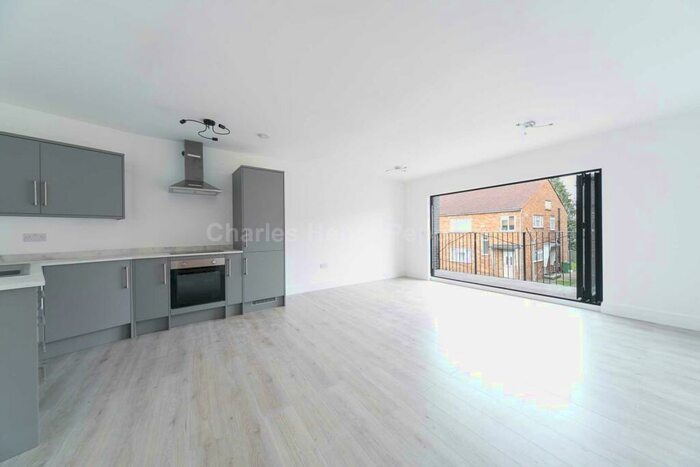 1 Bedroom Apartment To Rent In Bush Close, Newbury Park, IG2