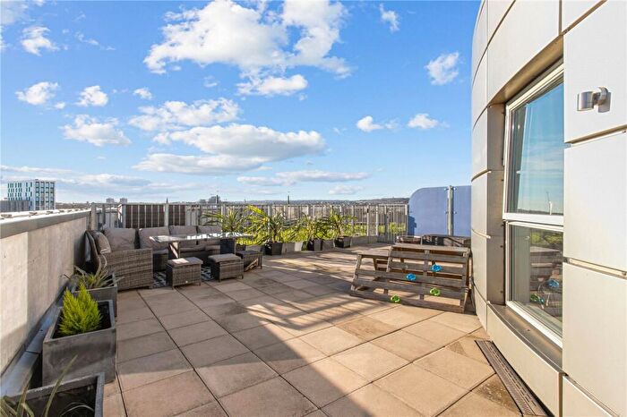 2 Bedroom Apartment For Sale In Queensland Road, London, N7