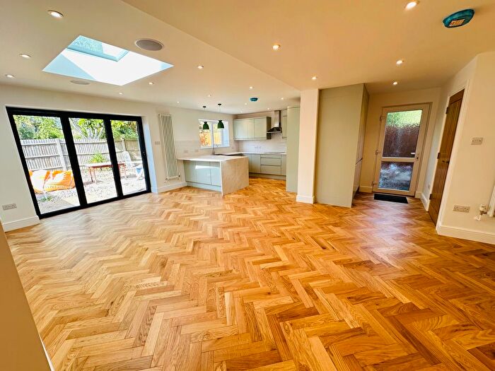 4 Bedroom Semi-Detached House For Sale In Gunhild Way, Cambridge, CB1