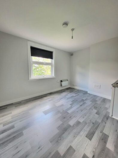 Studio To Rent In Whitworth Road, London, SE25