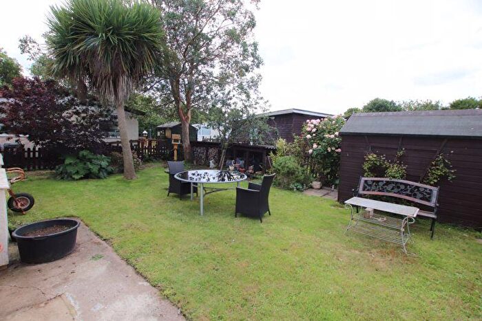 2 Bedroom Bungalow For Sale In Main Road, Humberston Fitties, DN36