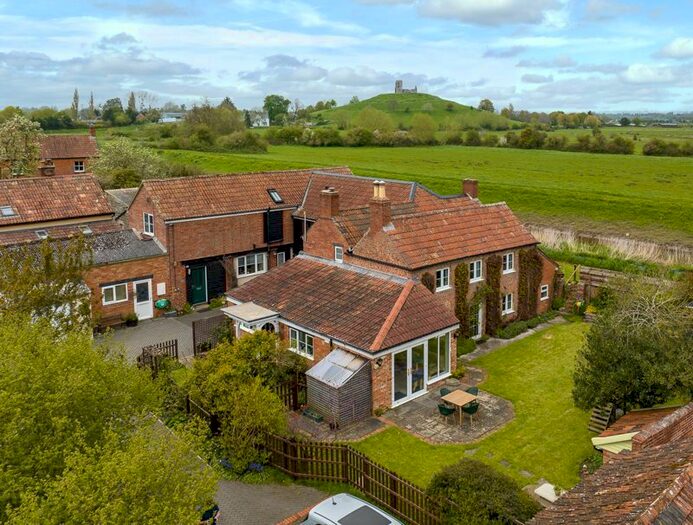 6 Bedroom Detached House For Sale In Stathe Road, Burrowbridge, Bridgwater, TA7