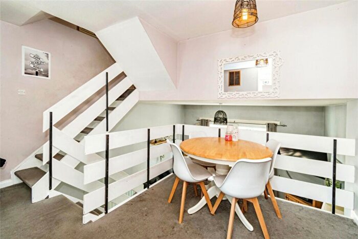 3 Bedroom Terraced House For Sale In Mark Close, Southampton, Hampshire, SO15