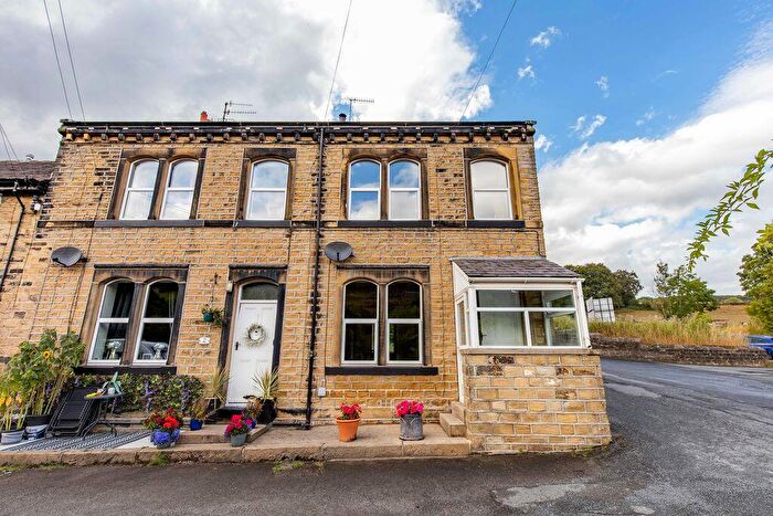 3 Bedroom End Of Terrace House For Sale In Laithe Field, Barkisland, HX4