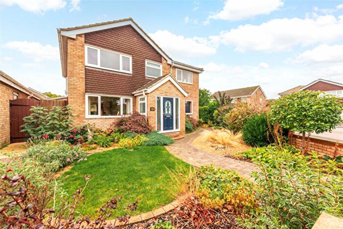 5 Bedroom Detached House For Sale In Wentworth Drive, Bedford, Bedfordshire, MK41