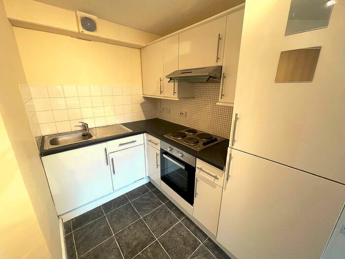 1 Bedroom Flat To Rent In Canal Walk, Portsmouth PO1