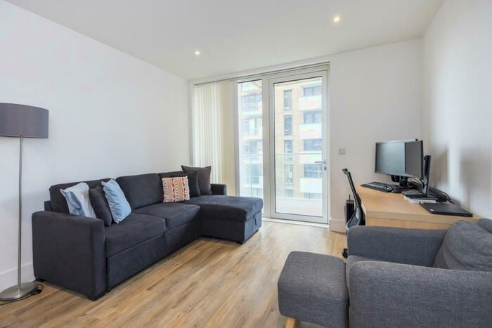 1 Bedroom Flat To Rent In Plumstead Road Victory Parade, SE18