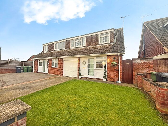 3 Bedroom Chalet For Sale In Bythorn Road, Peterborough, PE2