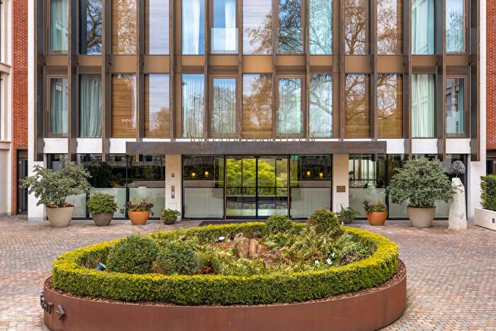 3 Bedroom Flat For Sale In Holland Park Villas, Campden Hill, London, W8