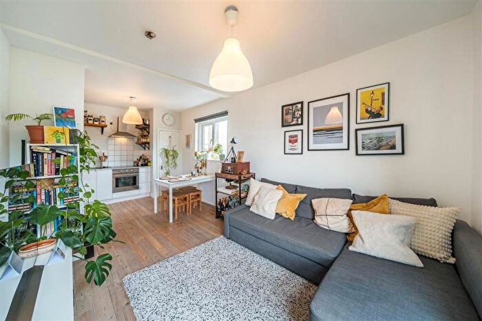 2 Bedroom Flat To Rent In New Cross Road, New Cross, SE14