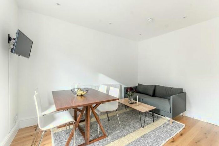 2 Bedroom Flat To Rent In Bell Street, London NW1