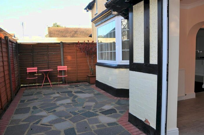 1 Bedroom Flat To Rent In Stocksley Grange Flat Uxbridge Road, Hatch End, London, Middlesex, HA5