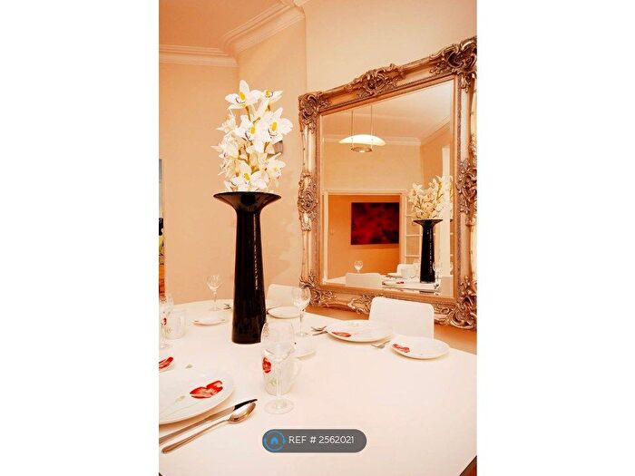 3 Bedroom Flat To Rent In Rodney Court, London, W9