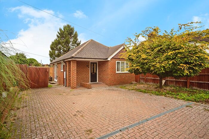1 Bedroom Bungalow For Sale In Woodland Way, Maidstone, Kent, ME14