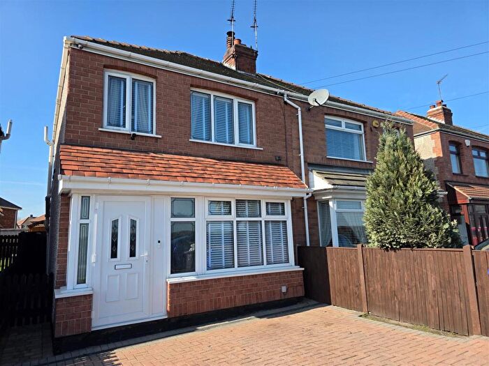 3 Bedroom Semi-Detached House For Sale In Doncaster Lane, Woodlands, Doncaster, DN6