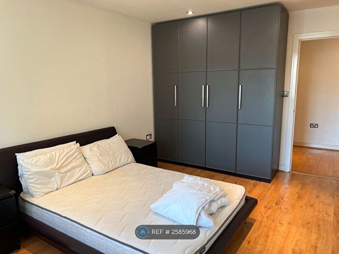 1 Bedroom Flat To Rent In The Coliseum, London, N8