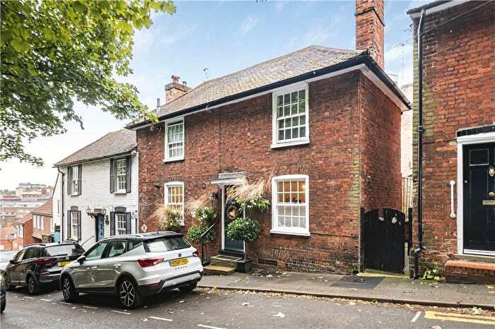 1 Bedroom Apartment For Sale In The Mount, Guildford, Surrey, GU2