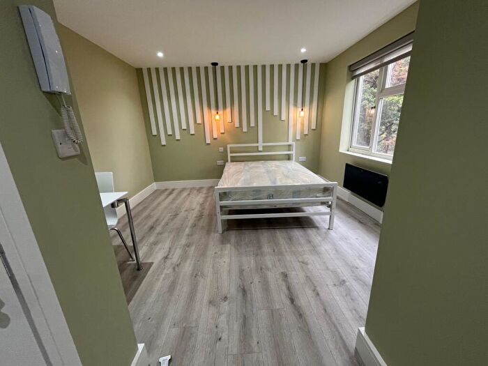 Studio To Rent In Brentmead Place, Golders Green, Barnet, London, NW11