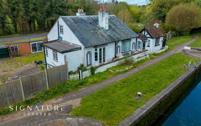 3 Bedroom Cottage To Rent In Lock, Watford Road, Kings Langley, WD4