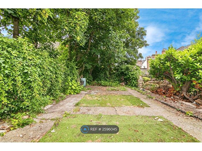 2 Bedroom Flat To Rent In High Road, London, N15