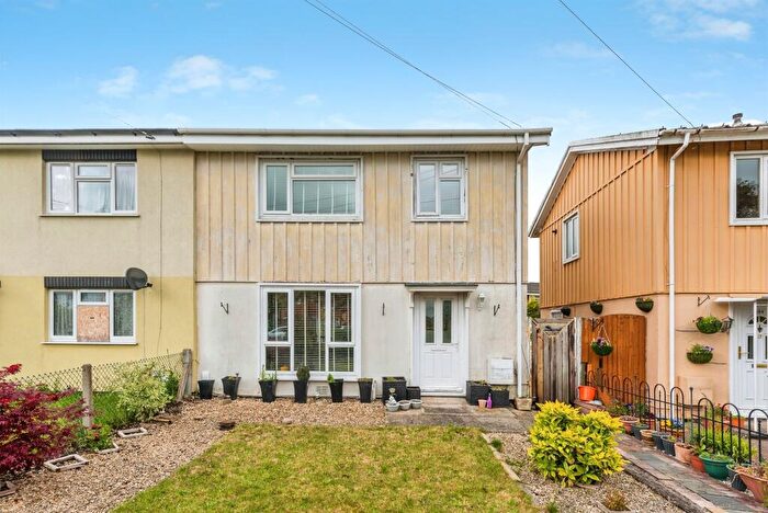 3 Bedroom Semi Detached House For Sale In Northern Road, Swindon, SN2