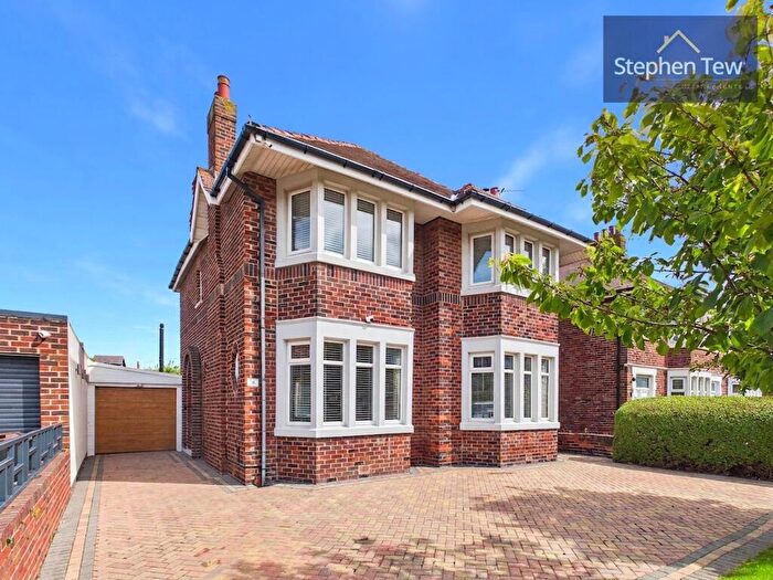 4 Bedroom Detached House For Sale In St. Lukes Road, Blackpool, FY4