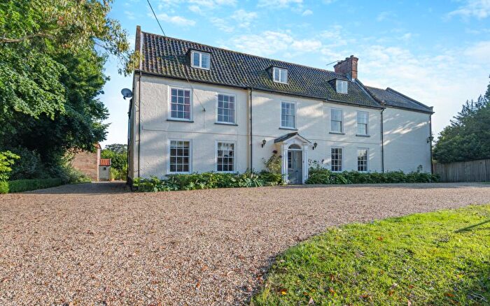 7 Bedroom Detached House For Sale In The Street, Billingford, Dereham, Norfolk, NR20