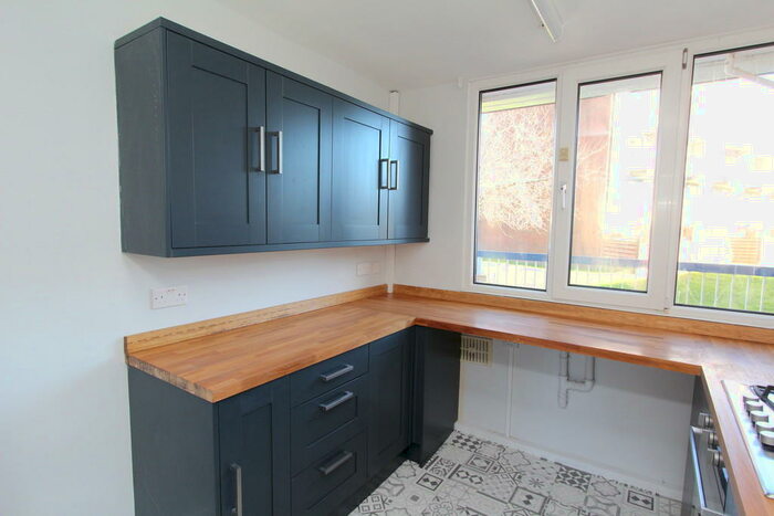 2 Bedroom Maisonette To Rent In Batemoor Place, S8