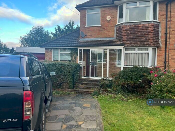 4 Bedroom Semi-Detached House To Rent In South Croydon, South Croydon, CR2