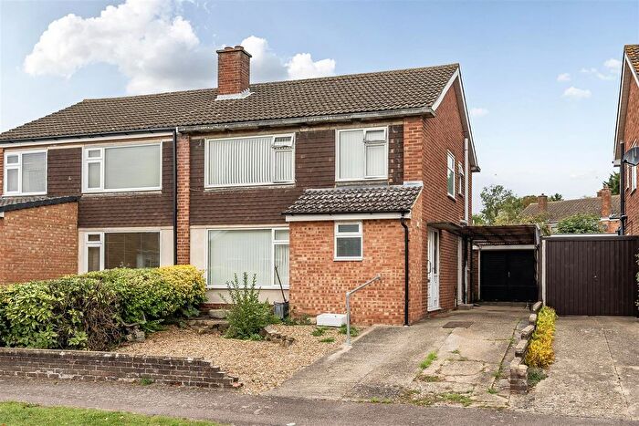 3 Bedroom Semi-detached House For Sale In Plover Way, Bedford, MK41