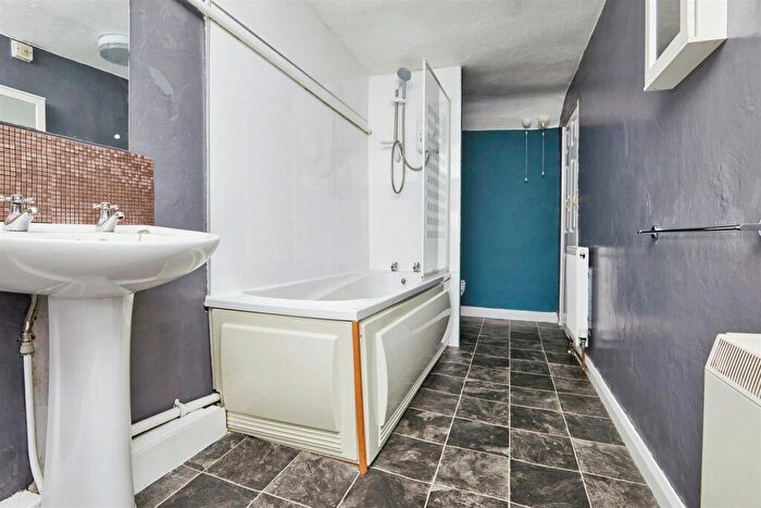 2 Bedroom Character Property For Sale In Roes Lane, Crich, Matlock, DE4