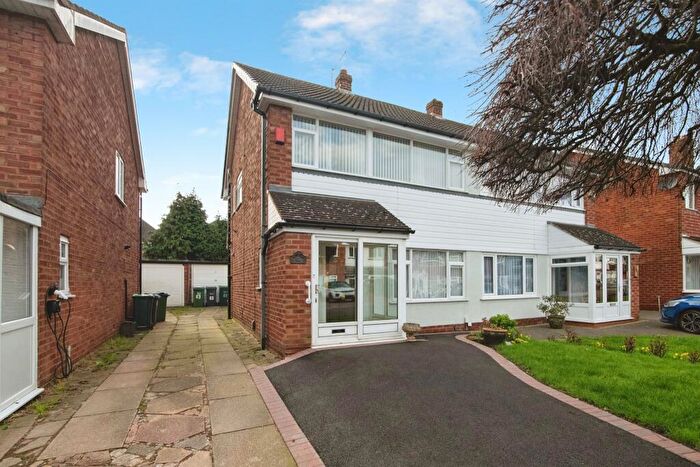 3 Bedroom Semi Detached House For Sale In Rayford Drive, West Bromwich, B71
