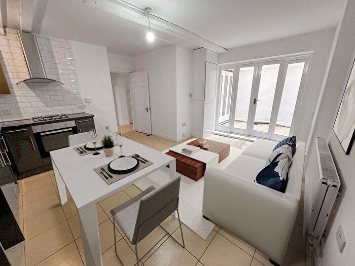 3 Bedroom Flat To Rent In Rosebank Gardens North, London, E3