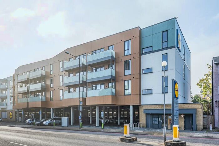 3 Bedroom Flat To Rent In Glebe Way West Wickham, BR4