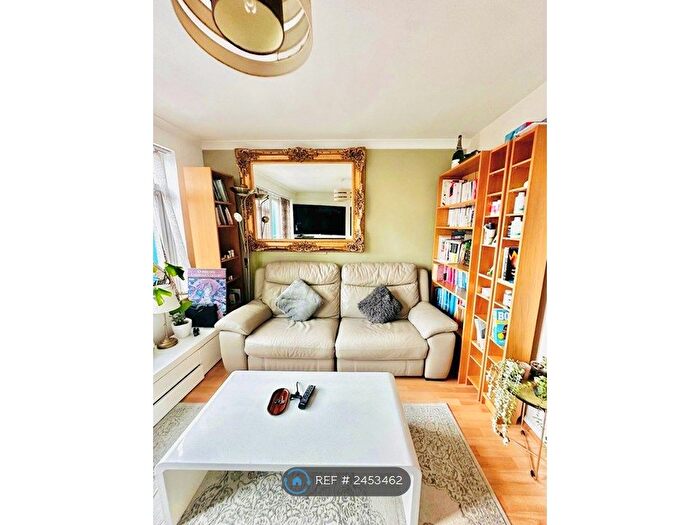 2 Bedroom Flat To Rent In Lisgar Terrace, London, W14