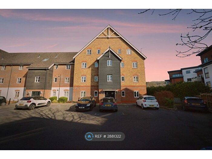 1 Bedroom Flat To Rent In Wye Gardens, High Wycombe, HP12