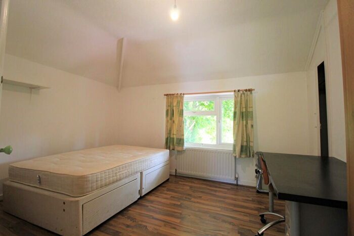 4 Bedroom Semi Detached House To Rent In Elmbank Avenue, Guildford, GU2