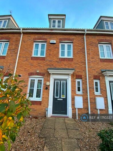 3 Bedroom Terraced House To Rent In Woodcroft Way, Kettering, NN15