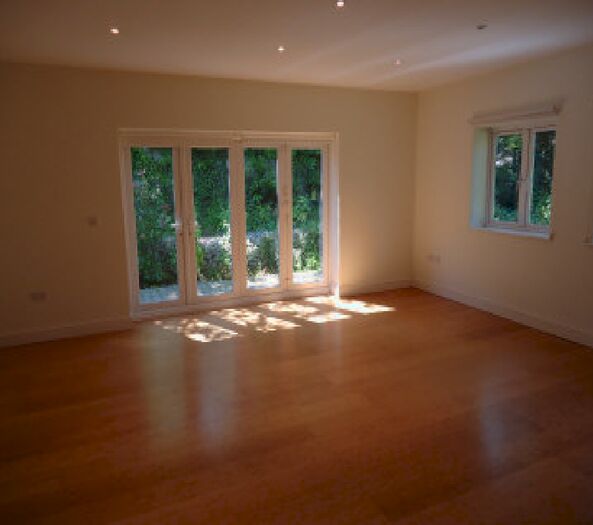 4 Bedroom Bungalow To Rent In Buxted Road, Friary Park, N12