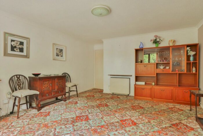 2 Bedroom Apartment For Sale In Waddington Court, Cottingham Road, Hull, HU5