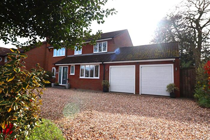 4 Bedroom Detached House For Sale In Welton Low Road, Elloughton, HU15