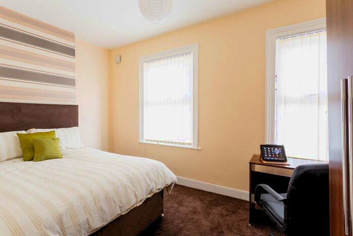 4 Bedroom House To Rent In Tootal Drive, Manchester, M6