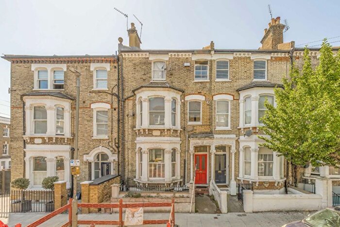 3 Bedroom Flat For Sale In Almeric Road, Between The Commons, SW11