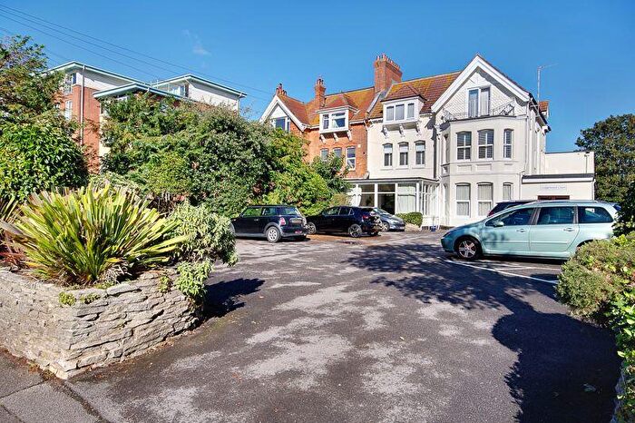 2 Bedroom Flat For Sale In Two Bath, Share Of Freehold, Boscombe Spa, Bournemouth, BH5