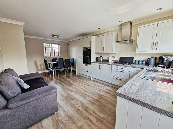 4 Bedroom Detached House For Sale In Old School Close, Armthorpe, Doncaster, DN3