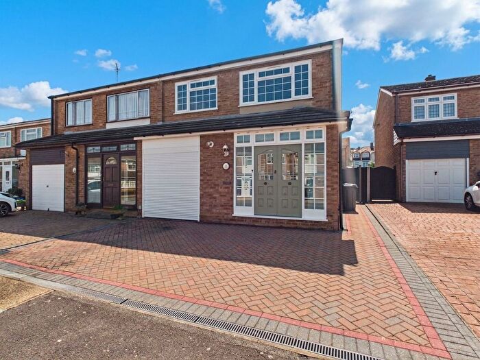 3 Bedroom Semi Detached House For Sale In Sandringham Close, Stanford-Le-Hope, SS17