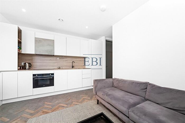 1 Bedroom Apartment To Rent In Skyline Apartments, Makers Yard, London, E3