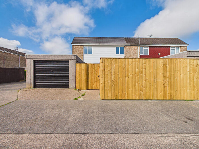 2 Bedroom End Of Terrace House To Rent In Sandford Close, Hull, Yorkshire, HU7