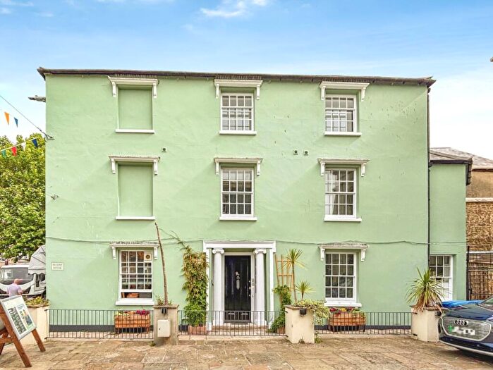 4 Bedroom House To Rent In South Street, Bridport, DT6